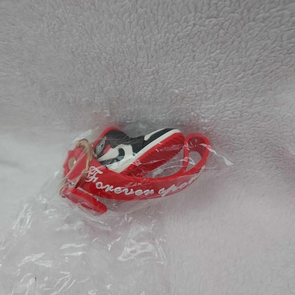 Sneaker keychain - Picture 3 of 3